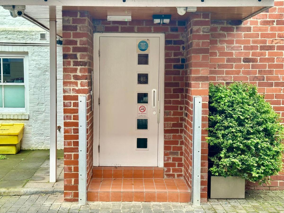 יורק Riverside Apartment At Woodsmill Quay מראה חיצוני תמונה