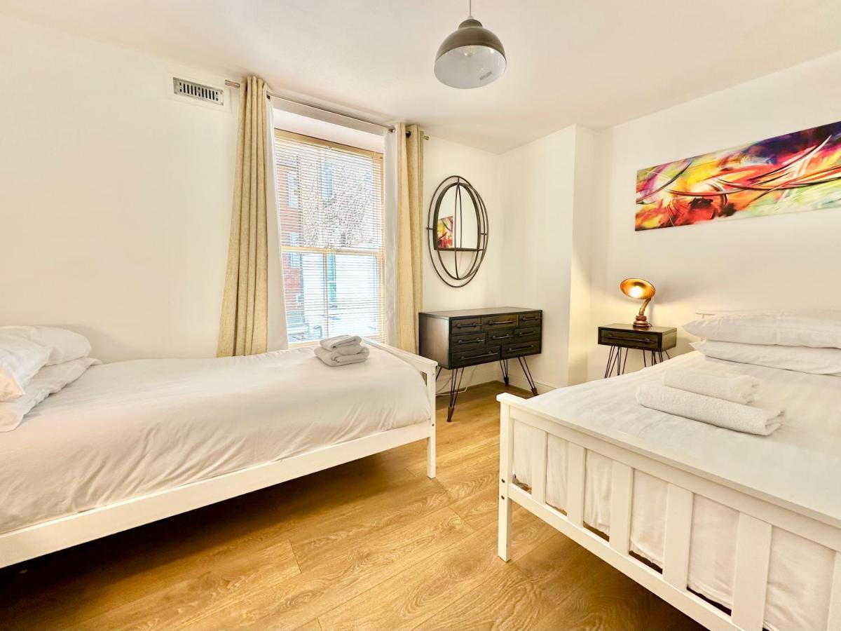 יורק Riverside Apartment At Woodsmill Quay מראה חיצוני תמונה